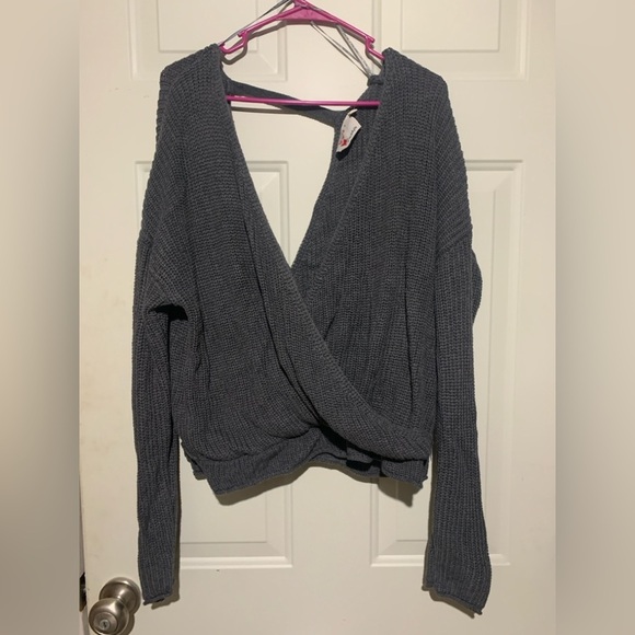 XL Women’s Gray V Crossed Sweater Top, Preloved in EUC, P2P 28 - Picture 3 of 3